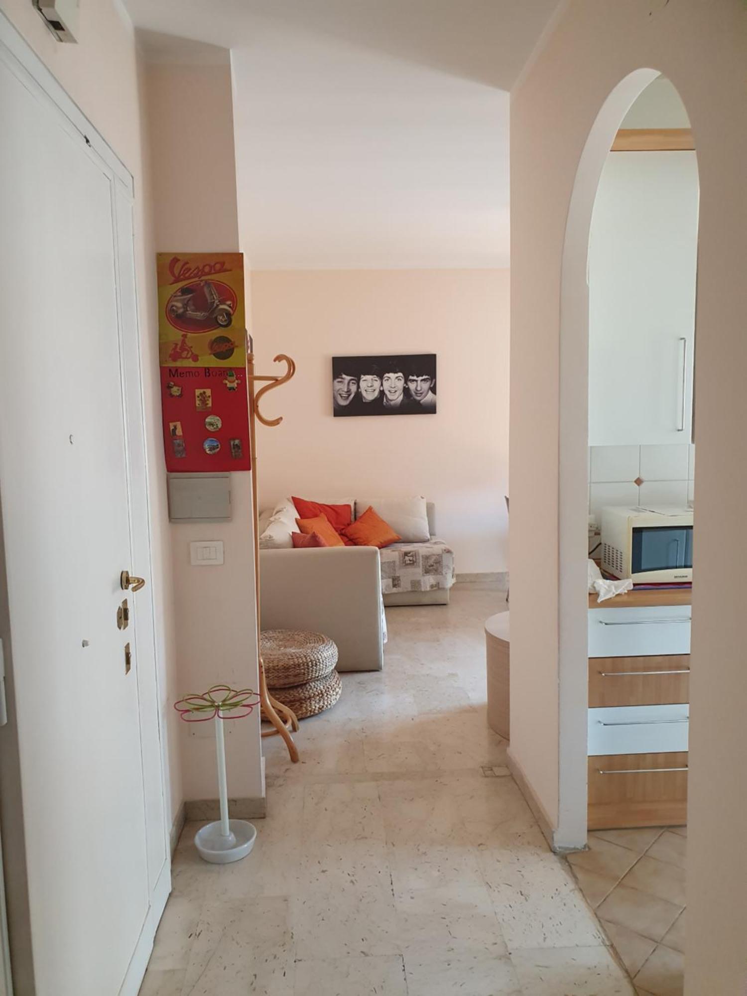 Laura's Rhome Apartment Rom